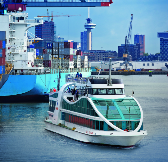 harbour tour rotterdam we are cycling